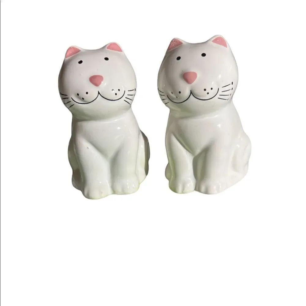 Vintage White Cats Kitty Salt Pepper Shakers Made In Brazil 3.5" Tall Ceramic